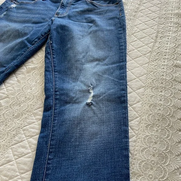 Sonoma Girlfriend Jeans Medium Wash Distressing and Holes Mid Rise Size 8 - Picture 8 of 13